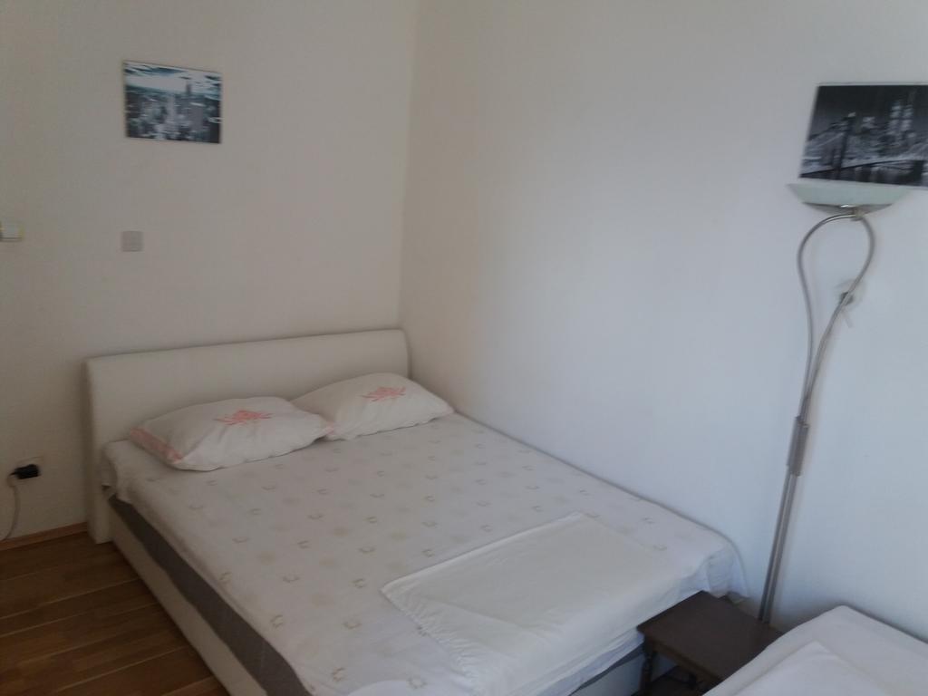 Studio Apartment Ema Спліт Екстер'єр фото